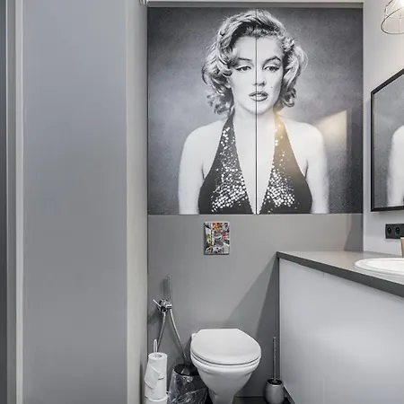 Maya's Flats & 24 - Hollywood Daire Gdansk