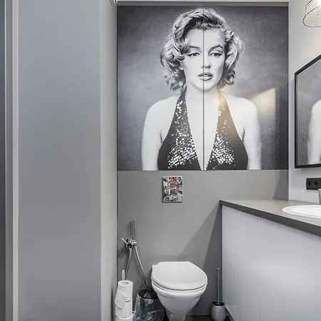 Maya's Flats & 24 - Hollywood Danzica