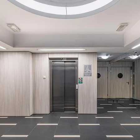 Hotel Maya's Flats & 24 - Hollywood