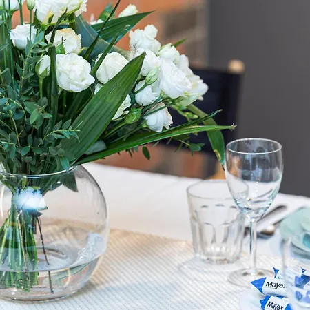 Hotel Maya's Flats & 24 - Hollywood Danzica