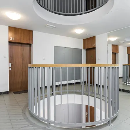 Maya's Flats & 24 - Hollywood *