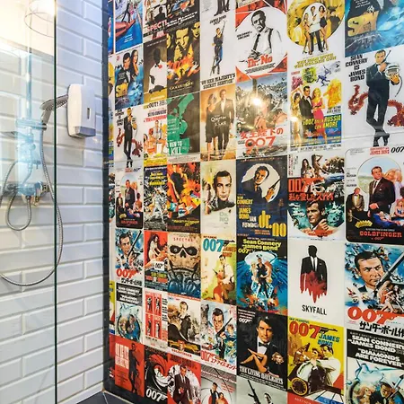 Maya's Flats & 24 - Hollywood