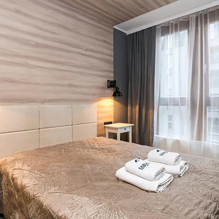 Maya's Flats & 24 - Hollywood Hotel *