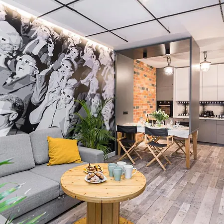 Hotel Maya's Flats & 24 - Hollywood Gdańsk