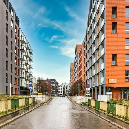 Maya's Flats & 24 - Hollywood *