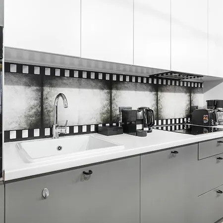 Maya's Flats & 24 - Hollywood Hotel *