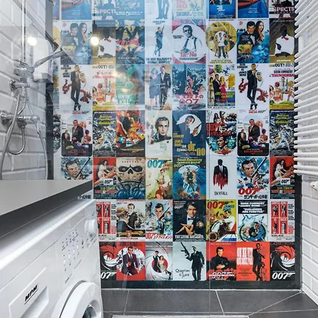 Maya's Flats & 24 - Hollywood *