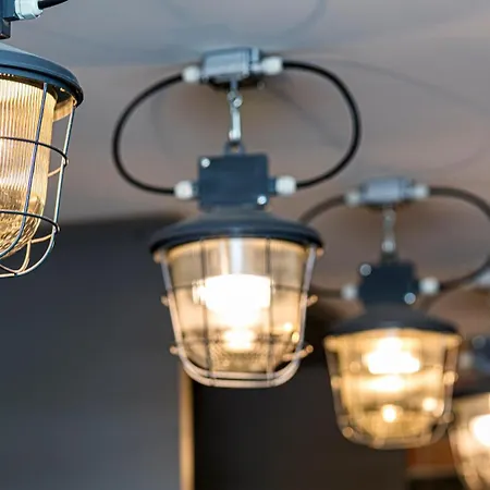 Maya's Flats & 24 - Hollywood Hotel