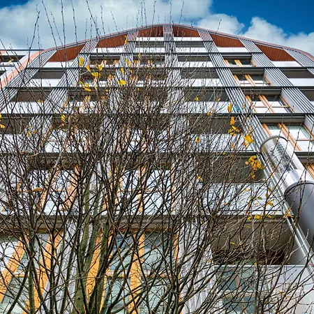 Maya's Flats & 24 - Hollywood Hotel