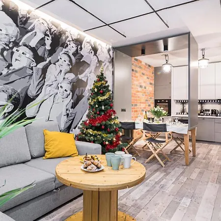 Maya's Flats & 24 - Hollywood Hotel *